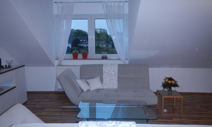Troisdorf-Friedrich-Wilhelms-Hutte Apartment | Top equipment and great transport links to Cologne Bonn Siegburg, TG-Platz