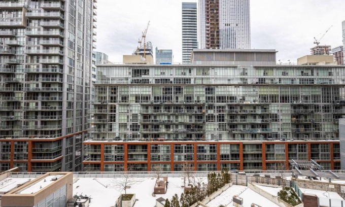 Financial District Condo | Top Graded Metropolitan Suite w/Free Parking