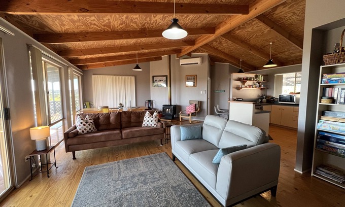 Preston Beach House | π TOP SPOT IN PRESTON BEACH @ OCEAN VIEW BEACH HOUSE π‘