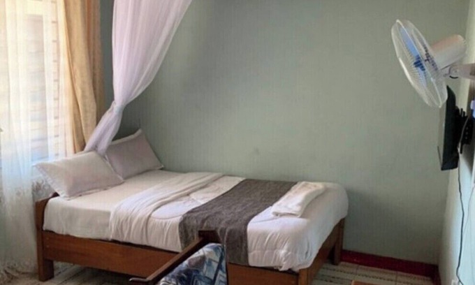 Kisumu Hotel | Torchys Lounge Hotel in Kisumu Unit 11