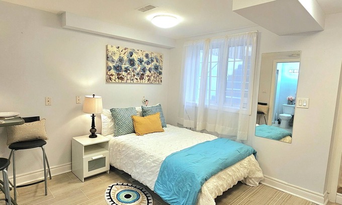 Junction Triangle Apartment | Toronto Downtown Comfy Studio Lansdowne Subway