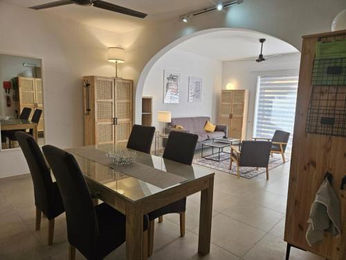 Ghajnsielem Apartment | Town Centre Bright & Spacious apt
