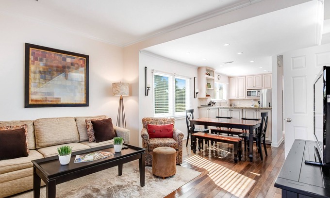 Isle of Palms Villa | Townhouse-style villa with screened porch & pool access - short walk to beach