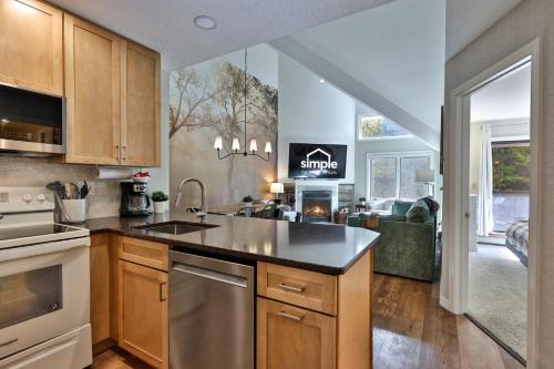 Killington House | Trailside Loft at Pico - Ski-In, Out Condo with Loft & 2BR - Steps to Lift