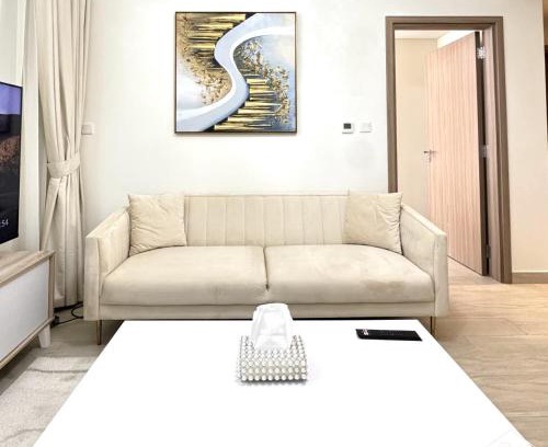 Nad Al Sheba Apartment | Tranquil 1BR Escape with Pool View in Meydan