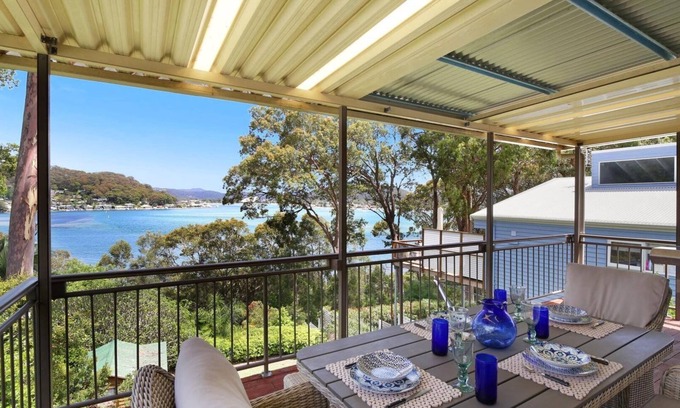 Killcare House | Tranquil Bayside Cottage by HolidayCo.