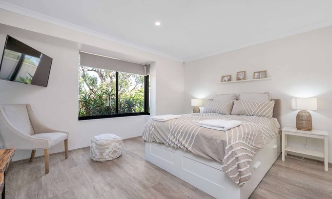 Dawesville House | Tranquil Coastal Escape - 4BR Retreat with Games Room and Outdoor Fun