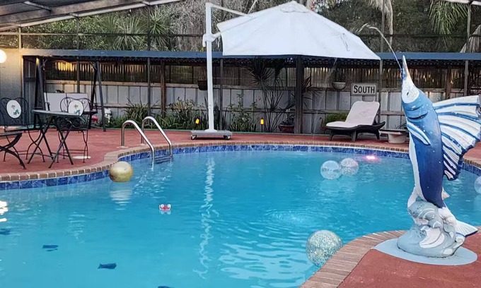 Inverness Apartment | Tranquil Studio with beautiful salt water pool