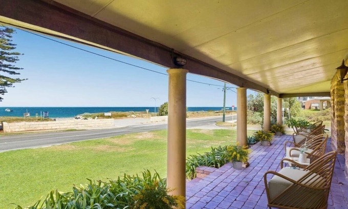Shoalwater House | Tranquil water views from your private front deck