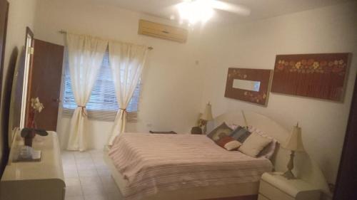 Runaway Bay House | Tranquila Oasis