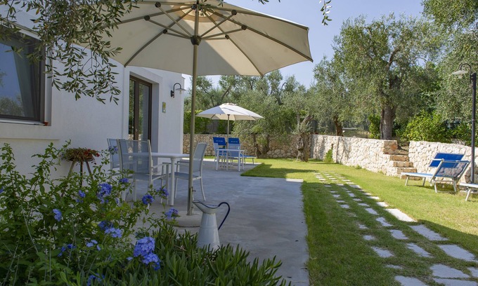 Mattinata House | Tranquility and comfort among ancient olive trees, near the sea.