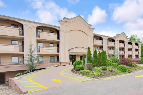 Parsippany Hotel | TraveIodge by Wyndham Parsippany