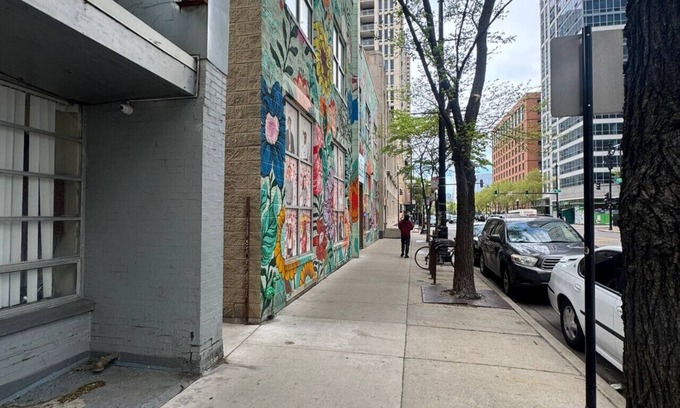 South Loop Hotel | Traveler’s Favorite: Private Room Near Attractions