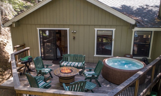 Fish Camp House | Tree Top Cabin - 2 miles to Yosemite's South Gate!
