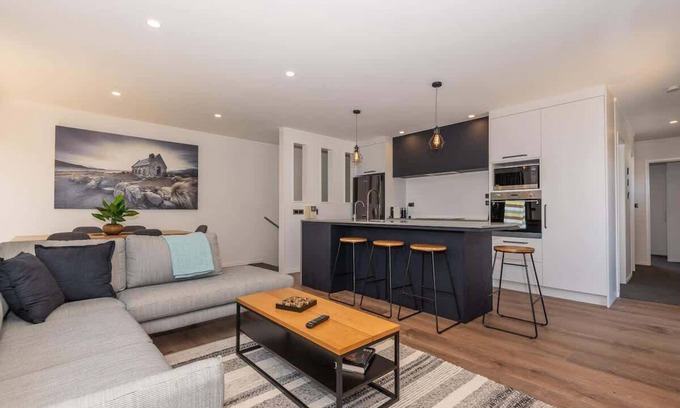 Lynmore House | Tree Walk Townhouse | Walk to the Forest with Spa