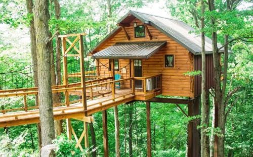 Millersburg House | Treehouse #5 by Amish Country Lodging