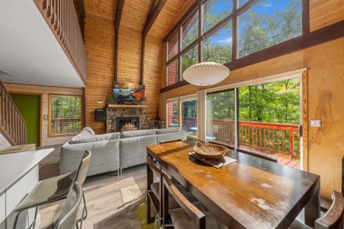 Chalet Village Ski Chalet | Treetops Chalet - 3bd/2bt Boutique Cabin w/Mt Leconte views in Gatlinburg