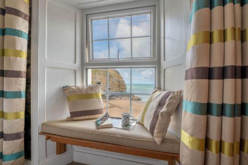 Tan-y-groes House | Trem y Don at Llangrannog Beach