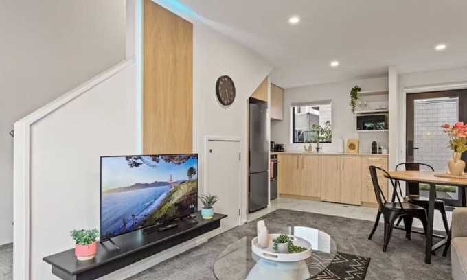 Mount Albert House | Trendy 2 Bed Accommodation