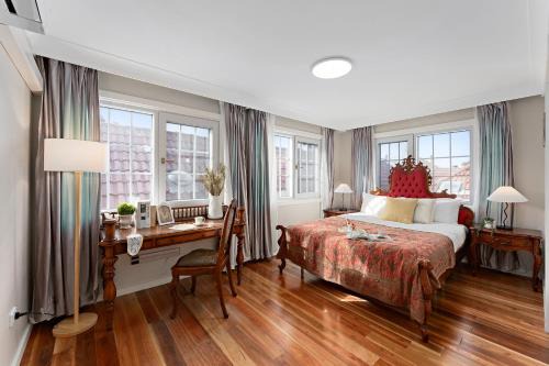 Petersham North House | Trendy 4BR Petersham Stay Steps from Top Cafés