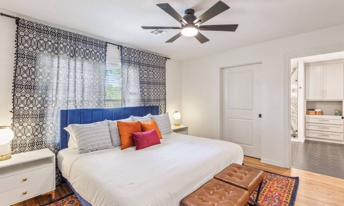 Turner Park House | Trendy in Tulsa | King Bed Expo TU Downtown