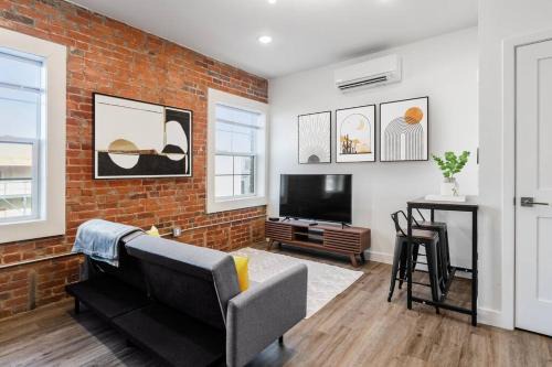 Downtown Columbus Apartment | Trendy Loft Escape with Pool Table Bring Your Pets