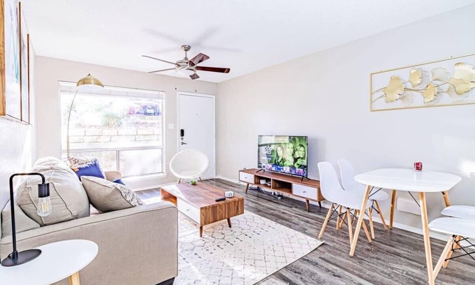 Dawson Apartment | Trendy SoCo 1BR suite, king bed, fast WiFi