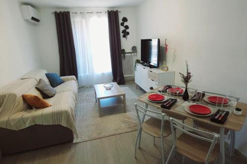Antibes Old Town Apartment | Trois pièces au cœur d'Antibes ! proche plage et parking a disposition