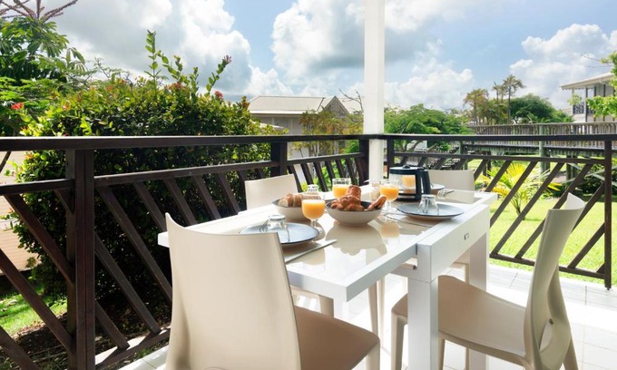 Saint-Francois Apartment | Tropical Cocooning