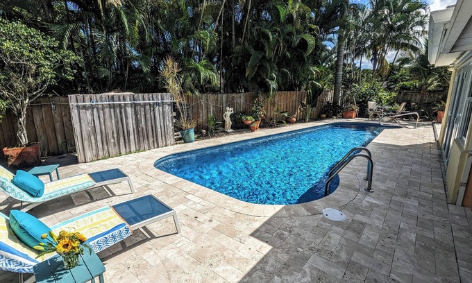 North Palm Beach House | Tropical Escape: King Bed+Heated Pool+Grill + 3 bed/2 bath + Sleeps 8