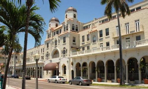Palm Beach - West Palm Beach Apartment | TROPICAL Palm Beach WIFI 2BEDROOM 2BATHROOM OutdoorPOOL Beach Garden