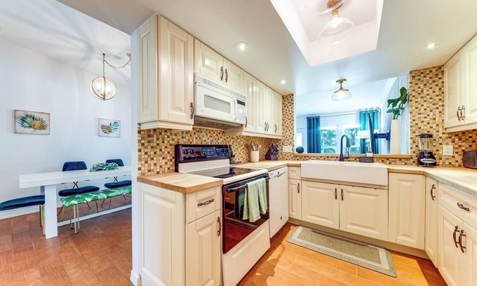 Stuart Cottage | Tropical Pool Oasis on 1/4 Acre by Downtown Stuart