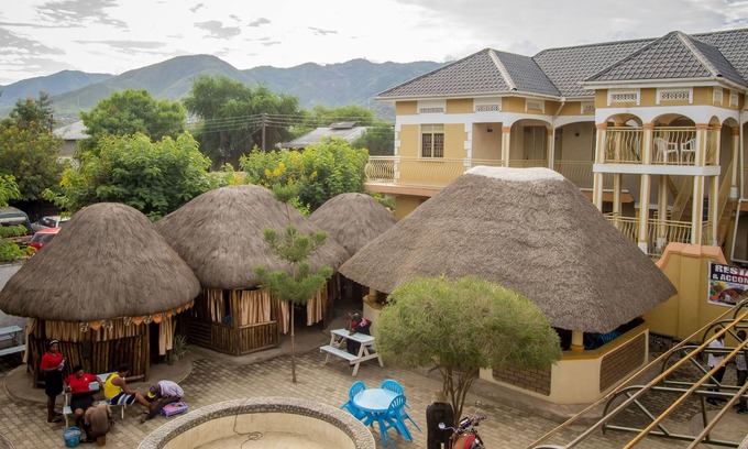 Kasese House | Tropical Savannah Guesthouse
