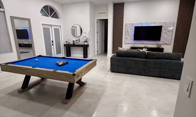 Sunrise House | Tropical Villa Retreat - Pool Game Room Lounge