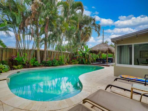 Beachway Estates Villa | Tropical Waters Hideaway - Pool Tiki & Lounge