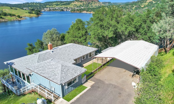 Jamestown House | Tulloch Lake House! Panoramic Views, Private Dock & Hot Tub