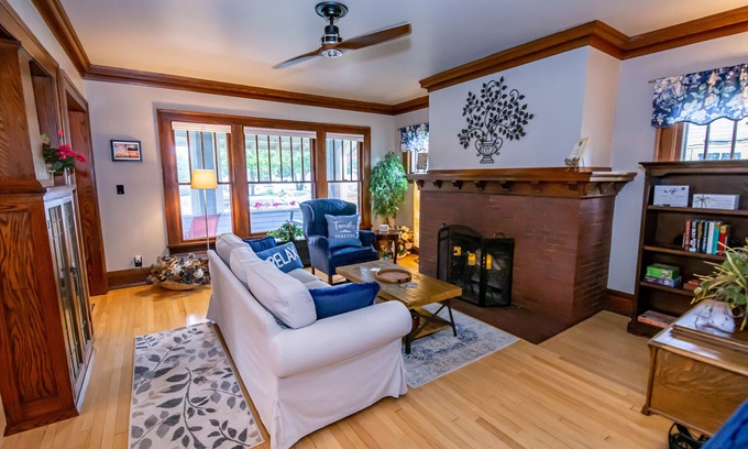 Two Rivers House | Turn of the Century Craftsman Home minutes to Downtown and the Beach