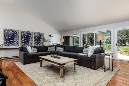 Old Town House | Turn the Page - Village of Pinehurst 3BR Getaway