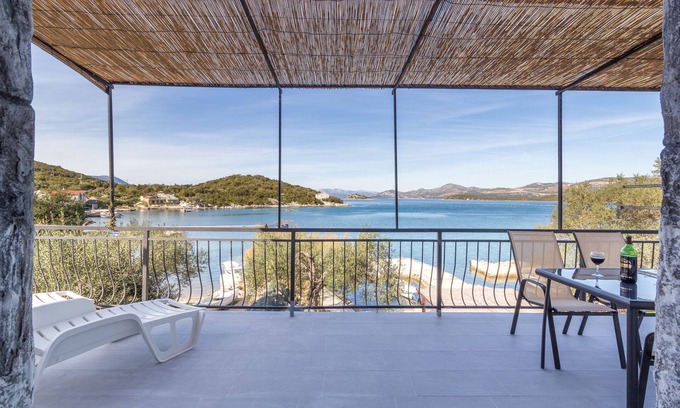 Putnikovic Apartment | Two bedroom apartment near beach Žuronja, Pelješac (A-10134-a)