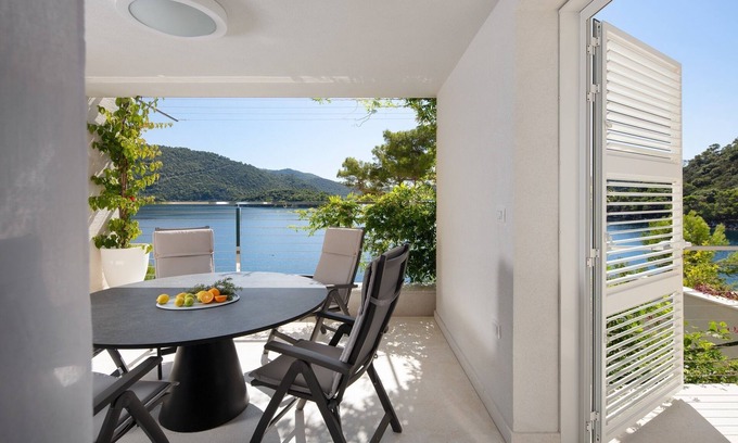 Pasadur Apartment | Two bedroom apartment near beach Pasadur, Lastovo (A-24472-a)