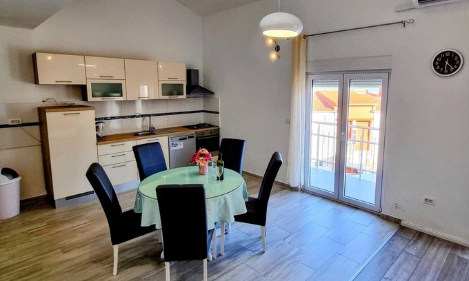 Stobrec Apartment | Two bedroom apartment with balcony and sea view Stobreč, Split (A-22838-a)