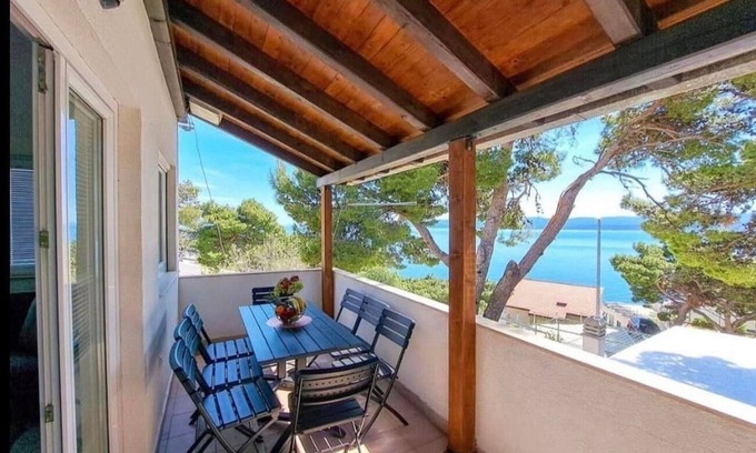 Medici Apartment | Two bedroom apartment with terrace and sea view Medići, Omiš (A-23741-a)