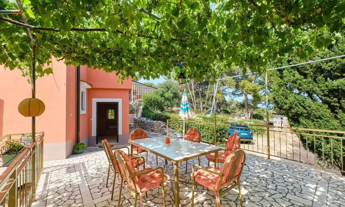 Cunski Apartment | Two bedroom apartment with terrace Ćunski, Lošinj (A-7867-b)