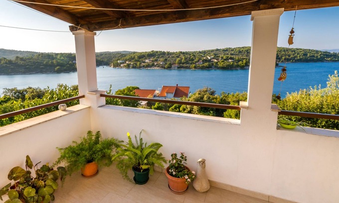 Necujam Apartment | Two bedroom apartment with terrace and sea view Nečujam, Šolta (A-2090-a)