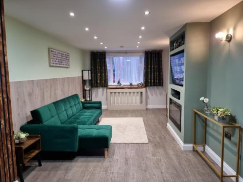 Tooting House | Two Bedroom Family House in London Colliers Wood