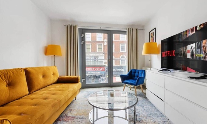 Hackney Apartment | Two-Bedroom Flat next to Station w/Roof Terrace
