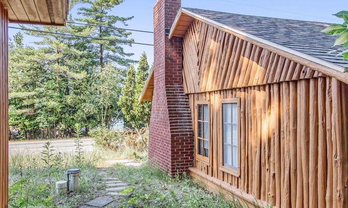 Lake Township Cottage | Two Dog-Friendly Guest Cottages with High-Speed WiFi and Private Beach Frontage