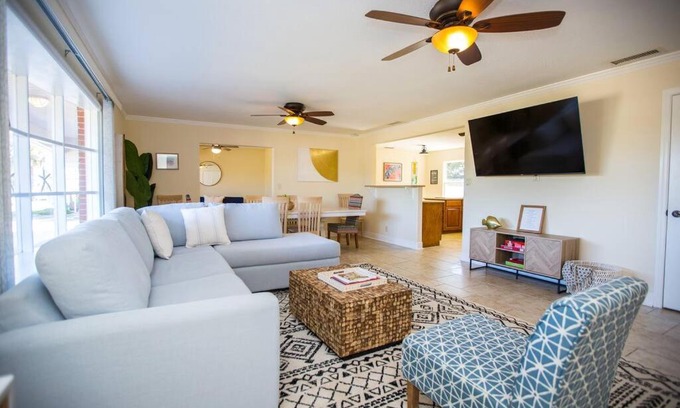 Vilano Beach House | TWO LIVING QUARTERS, 6MIN WALK TO BEACH, FEW STEPS FROM RESTAURANTS