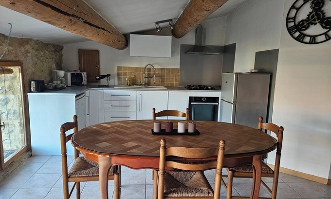 Codolet House | Two-storey house in a quiet village