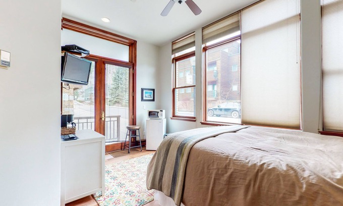 Telluride Condo | Two-story mountain condo with fireplace, grill & balcony